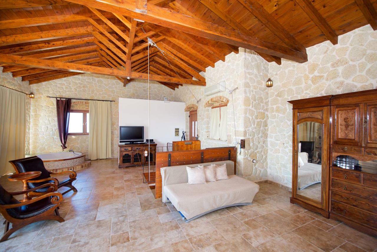 Villa Petrino Halikounas Exterior photo
